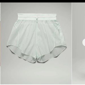 Lululemon step out high rise short 3’